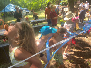 Événements terrestres aussi! Manger des beignes!